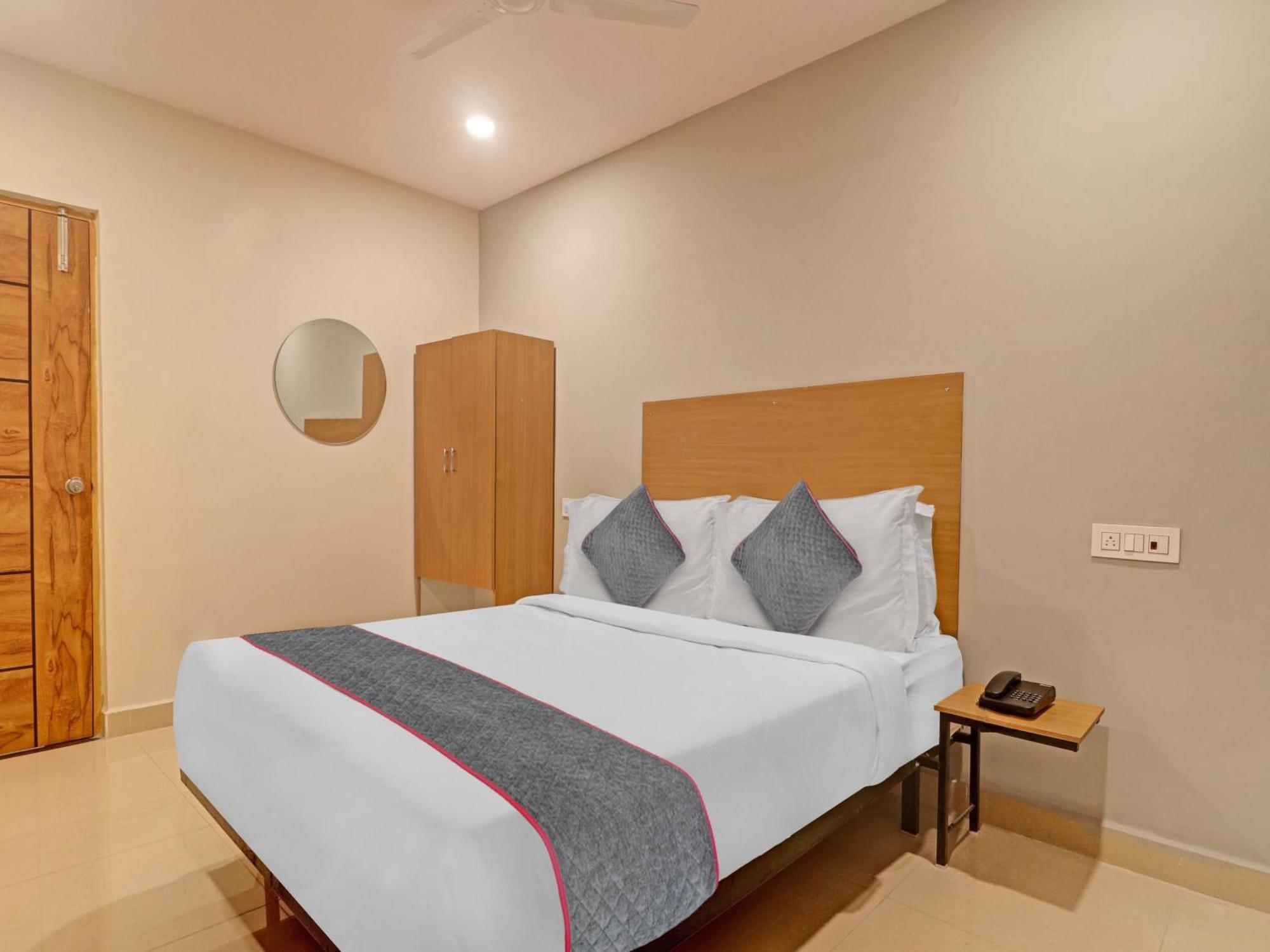 Super Townhouse White Ridge Kphb Opp Jntu