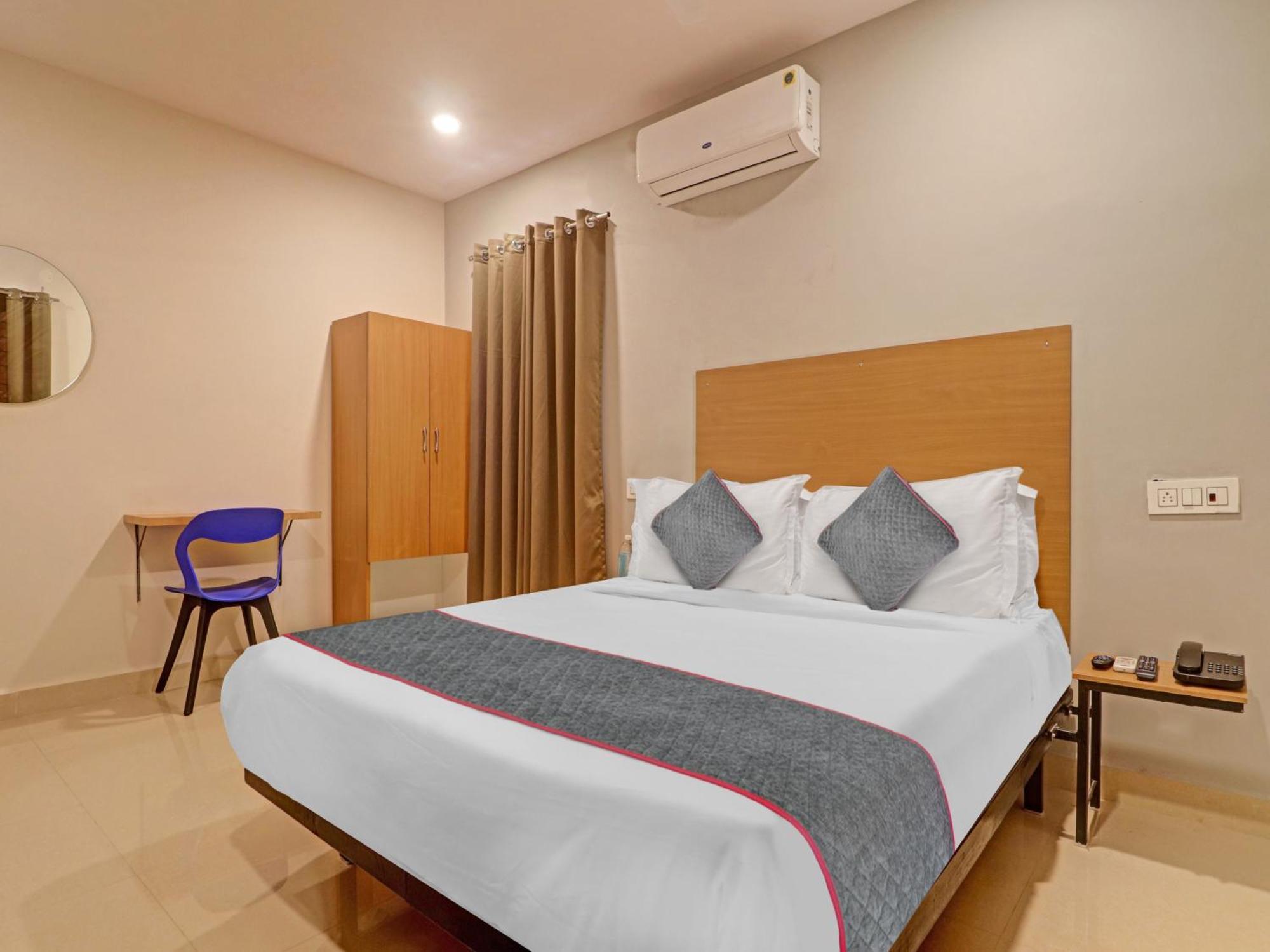 Super Townhouse White Ridge Kphb Opp Jntu Hotel 4*